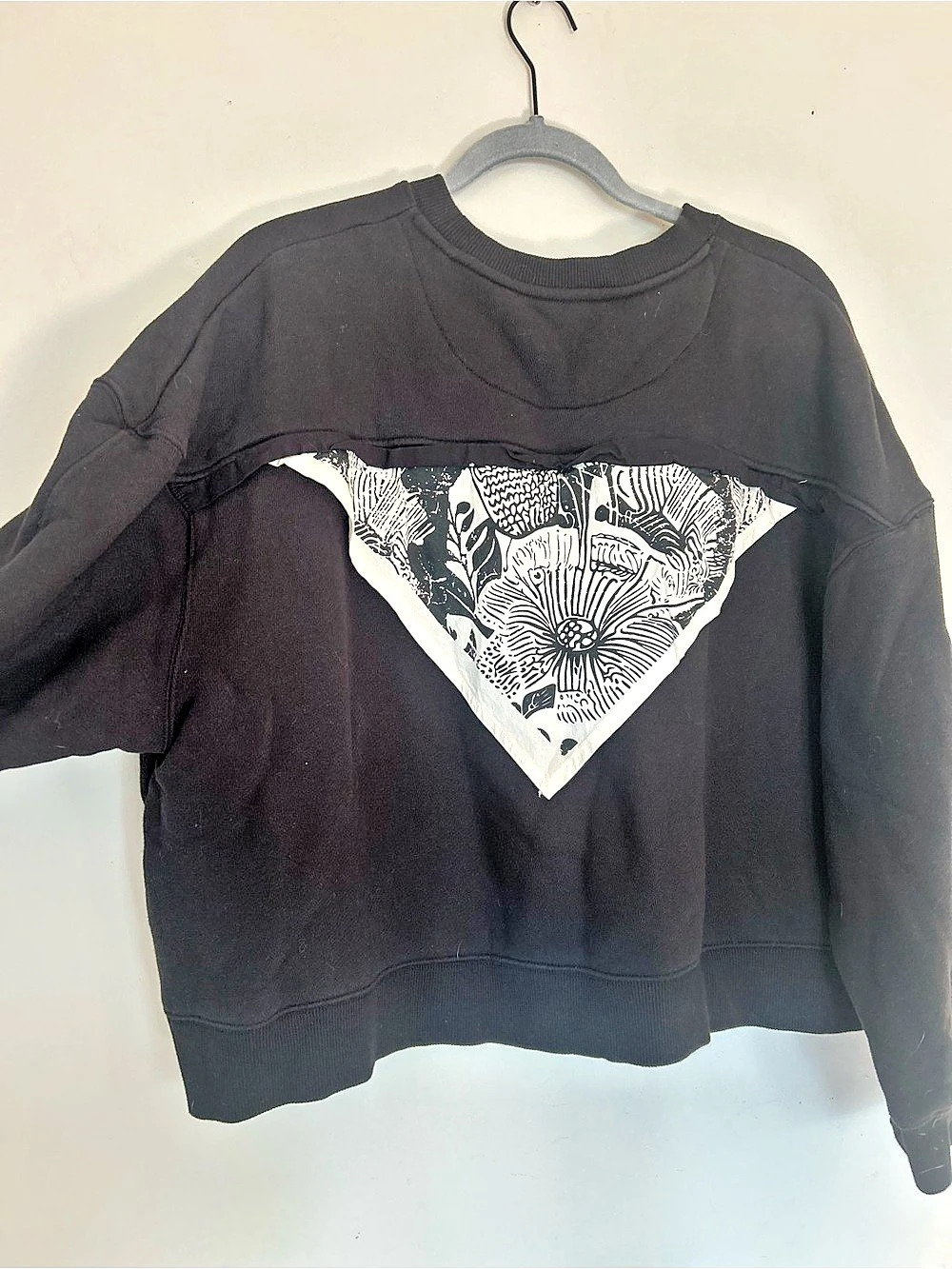 D&F Boxy Fit Black & White Graphic Sweatshirt Size XL Like New